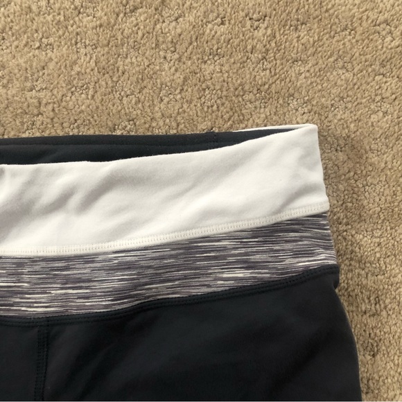 Lululemon REVERSIBLE biker shorts - Picture 2 of 5